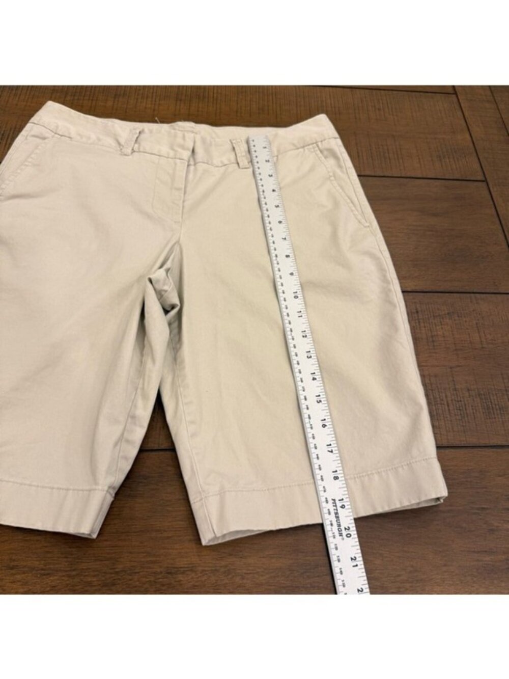 L.L. Bean Women’s Classic Chino Shorts Size 10 Beige Style 0GLU3 Mid Rise Khaki - Picture 11 of 12